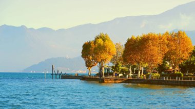 Lake Iseo(Brescia,north of Italy) görünümünü Güz.