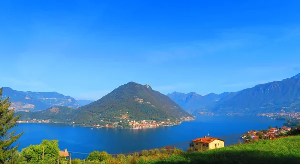 Monte Isola Una Ciudad Italiana Provincia Brescia Lombardía Que Cubre — Foto de Stock