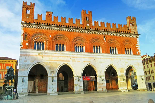 Palazzo Comunale (detto Gotico), Piacenza — Foto Stock