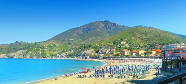 Praia em Levanto, Liguria, Italia — Fotografia de Stock