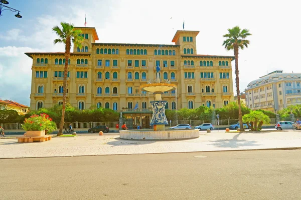 Fountain in Viale Regina Margherita in Viareggio, Italy — Stock Photo, Image