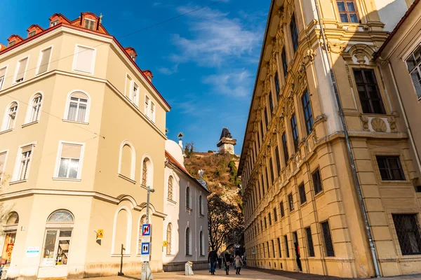 Graz Štýrsko Rakousko 2019 Pohled Věž Hodinami Ulice Poblíž Schodů — Stock fotografie