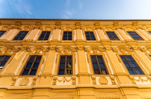 Graz Estíria Áustria 2019 Vista Edifício Com Fachada Amarela Com — Fotografia de Stock