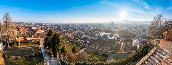 Graz City Şehir Rooftops Mur Nehir Şehir Merkezi Schlossberg Tepesi — Stok fotoğraf