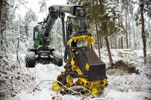 Koparka Hydrauliczna Lesie Zima Snow Drzewo Spada Cięcia Drzew — Zdjęcie stockowe