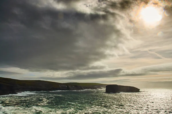 Klippor Kilkee i Irland länet Clare. Turistmål. S — Stockfoto