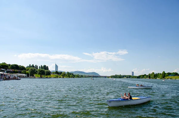Új Duna Bécs, rekreációs terület. — Stock Fotó
