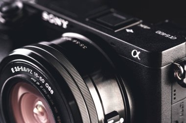 Alpha 6400 aynasız kamera Sony yakın çekim