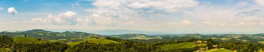Avusturya'da güney styria Bağları Panorama. Kogelberg'den Leibnitz bölgesinin manzarası.