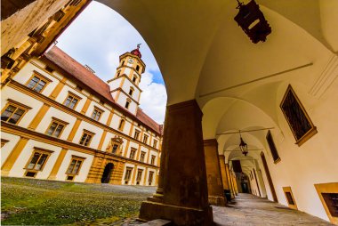 Güz turistik yerindeki Eggenberg Sarayı 'nda manzara, Styria' daki ünlü seyahat merkezi..