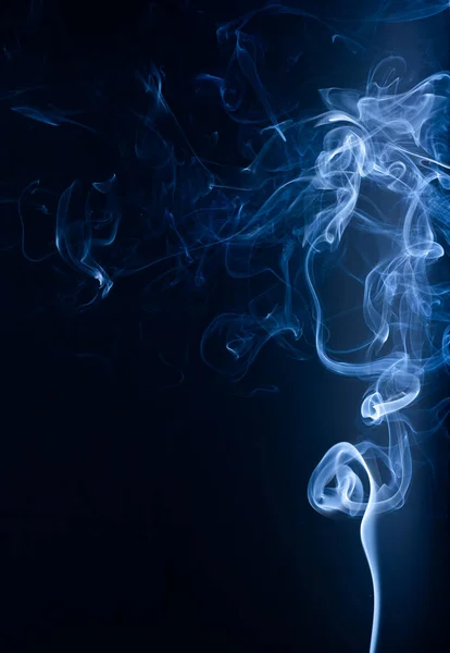 Abstrato Azul Forma Fumaça Contra Fundo Preto Contexto Abstrato — Fotografia de Stock