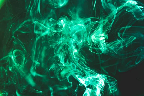 Abstrato Verde Forma Fumaça Contra Fundo Preto Contexto Abstrato — Fotografia de Stock