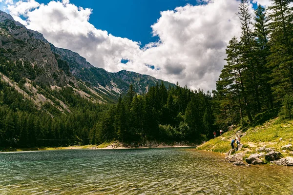 Un hermoso lago llamado Lago Verde en Austria . — Foto de Stock