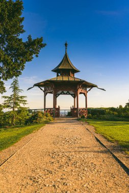 Avusturya 'nın Graz kentindeki Schlossberg tepesindeki Çin Pavilyonu.