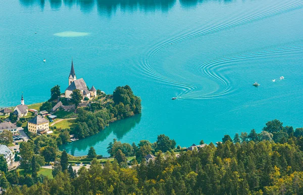 Вид Озеро Вортерзее Церковью Марии Ворт Каринтия Австрия Вид Высоты — стоковое фото