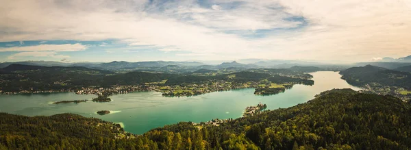 Worthersee Gölü Klagenfurt Şehrinin Panorama Avusturya Seyahat Hedefi — Stok fotoğraf