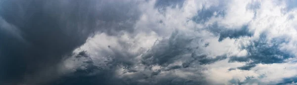 Stimmungsvolles Panorama Eines Düster Dramatischen Stürmischen Himmels Hintergrund Des Wetterkonzepts — Stockfoto