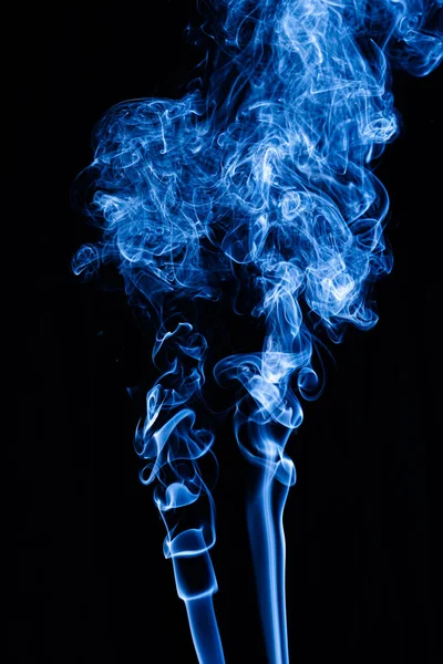 Blauwe Abstracte Rook Tegen Zwarte Achtergrond Abstracte Achtergrond Selectieve Focus — Stockfoto