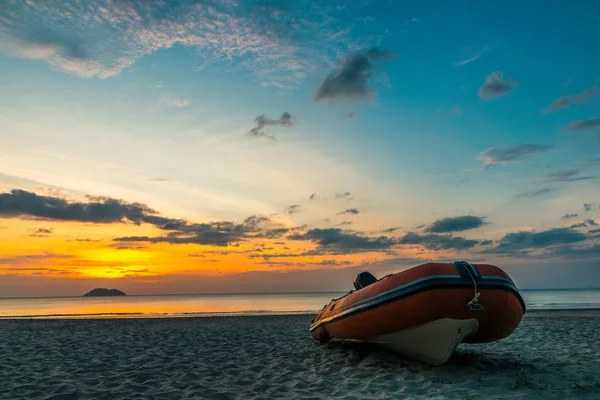 Barco Amanecer Playa Bang Baen Ranong Tailandia — Foto de Stock