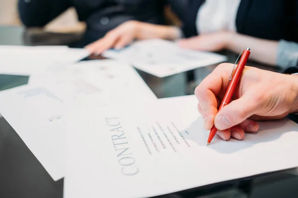 Contract sign business negotiation deal sealing — Stock Photo, Image