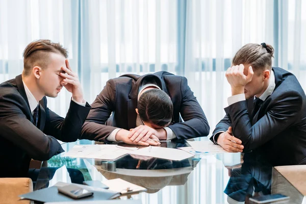 Business failure bankruptcy stressed defeated team — Stock Photo, Image