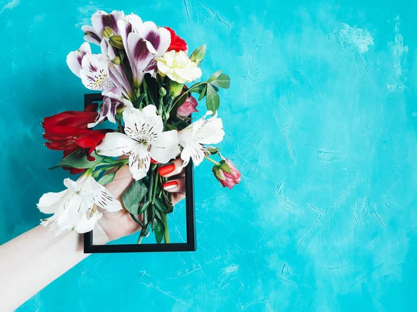 花屋アートカラフルな花束のフラワーアレンジメント — ストック写真