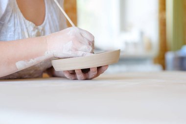 El yapımı atölye boya tabak-çanak çömlek kursları