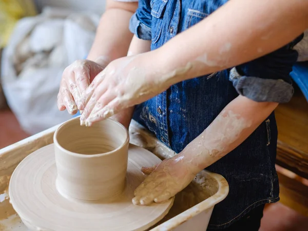 Pottery courses handmade hobby workshop student — Stock Photo, Image