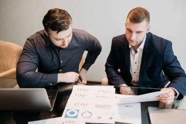 iş tartışma belge Diyagram verileri gözden geçirin