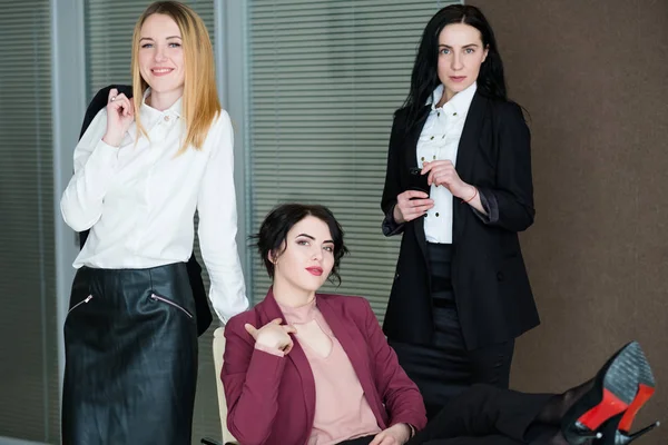 Fiducia nelle donne d'affari successo di carriera aziendale — Foto Stock