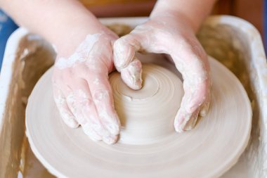 seramik ustası sanatsal hobi meslek yaratıcı