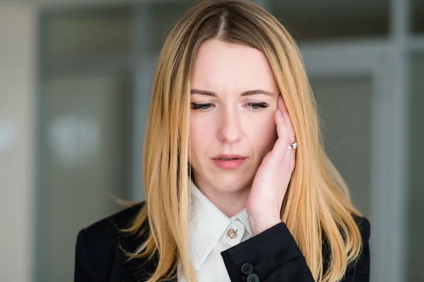 Emosi marah bingung kecewa wanita bisnis — Stok Foto