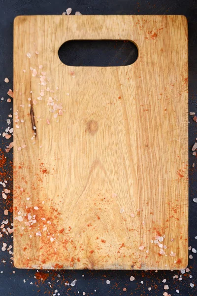 Tabla de cortar madera sal comida cocina culinaria — Foto de Stock