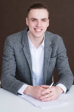 iş gülümseyen adam başarılı şirket CEO'su