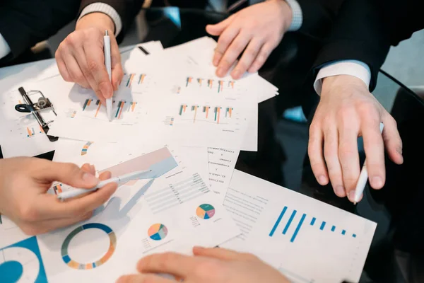 Geschäftsdokument Daten Statistik Papier Diskussion — Stockfoto