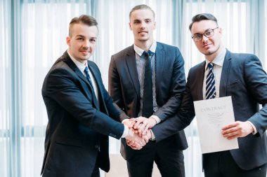 El sıkışırken ekip çalışması birlik işbirliği sözleşmesi