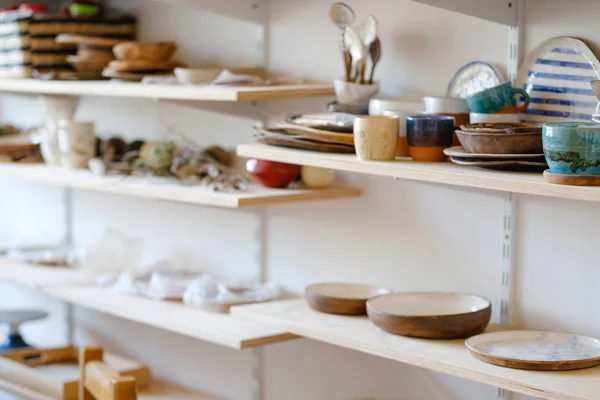 Керамічний бізнес асортимент ремесел посуд тарілка — стокове фото