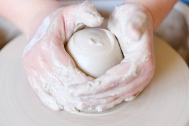 El yapımı hobi Atölyesi kil çömlek kursları