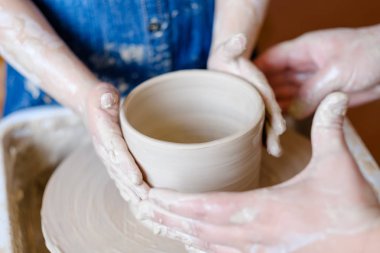 çanak çömlek kursları el yapımı hobi Atölyesi öğrenci