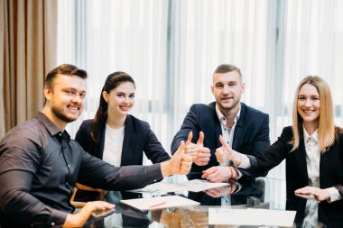 Başarı Finansal başarı iş başparmak