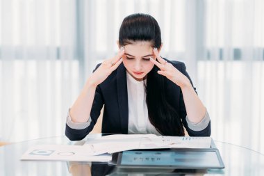 kadın baş eller iş yorgun office vurguladı