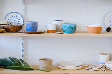 El yapımı çanak çömlek esnaf atölye kil sürahi kase