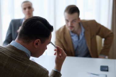 dalgın iş erkek düşünme süreci Toplantı