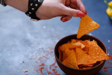 El tutun berrak önemsiz lokanta nacho yemek fişleri