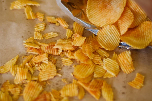 Crocante patatas fritas partido munchies comida bocadillo rebanada — Foto de Stock