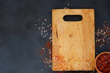 Ahşap kesme tahtası salsa sos mutfak gereçleri