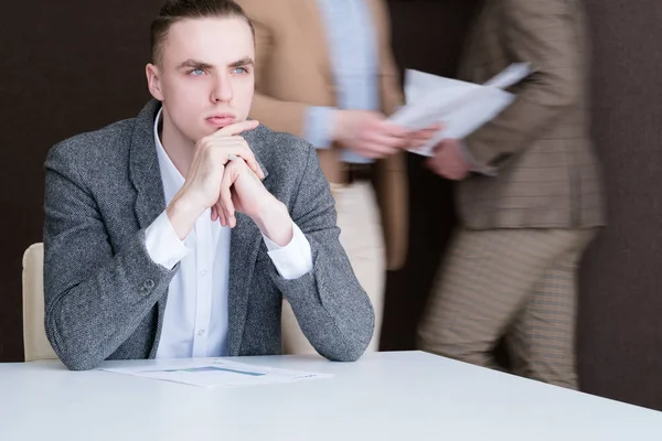 Déterminé homme d'affaires concentré professionnel — Photo