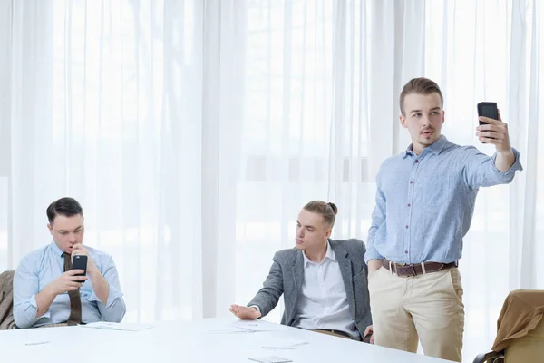 Bored business men meeting idle selfie phone — Stock Photo, Image