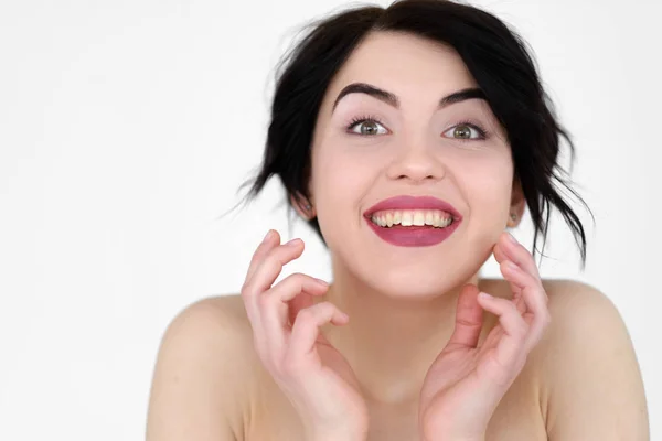 Emoción cara feliz sonriente mujer sorprendida — Foto de Stock