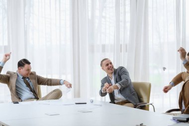 Erkekler kağıtlarım mola eğlenceli çocukça Toplantı